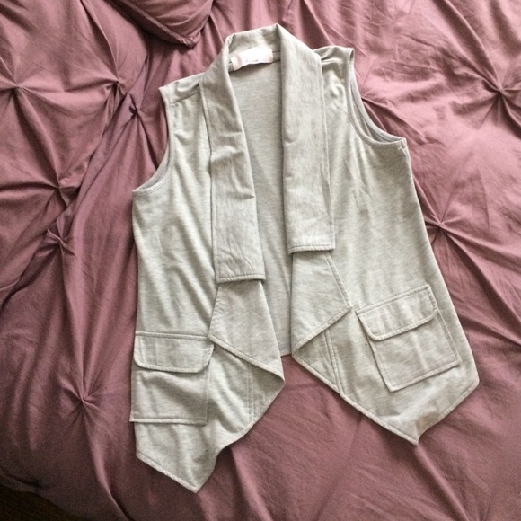 PAPER DOLLS Gray Vest | M - Picture 3 of 5
